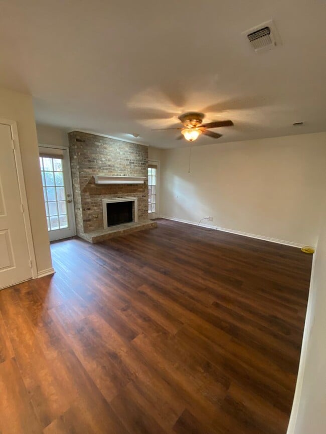 Building Photo - 2906 West Ave