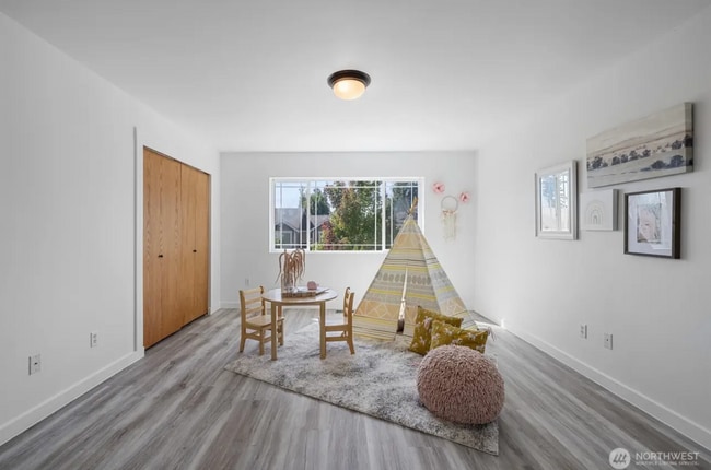 Building Photo - 4 Bed + Bonus Room, 2.5 Bath Home in Coyot...