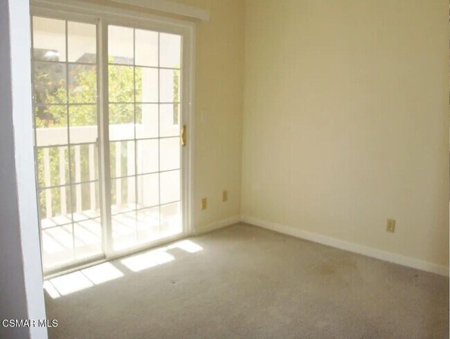 Building Photo - 893 Lindawood St