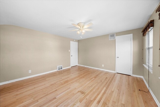 Building Photo - 1380 Wentworth Ave