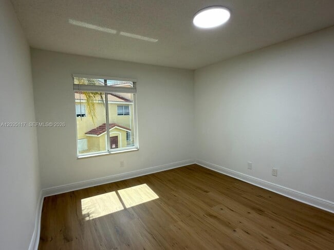 Building Photo - 12840 Vista Isles Dr