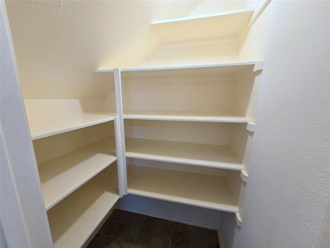 Building Photo - 1423 Stone Bluff Dr