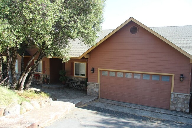 Building Photo - Amazing Apple Valley Home