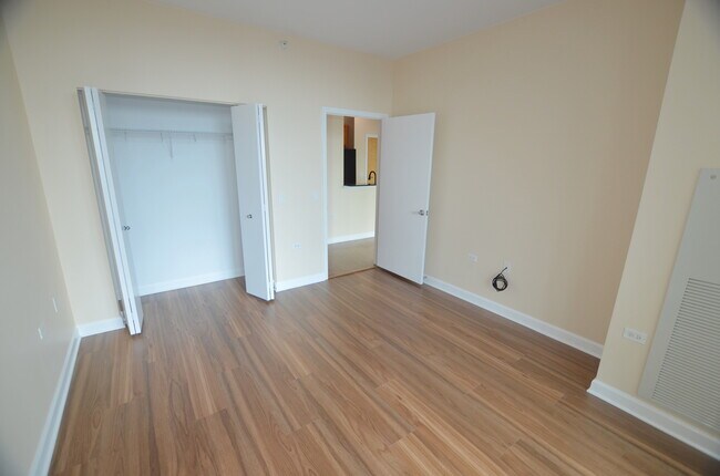 Building Photo - 1629 S Prairie Ave