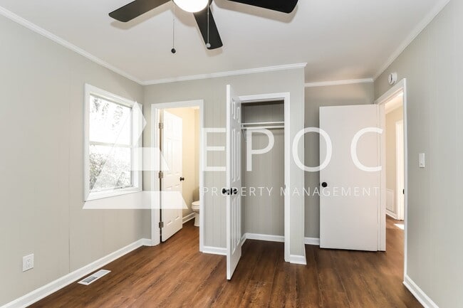 Building Photo - 634 S Elm St