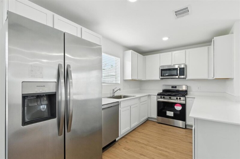 Building Photo - 1437 Las Cuevas Dr