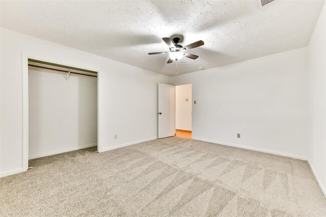 Building Photo - 3405 E Circle Dr