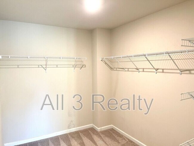 Building Photo - 3502 Lakeview Crk