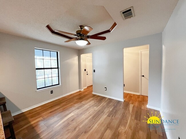 Building Photo - Custom home at the end of a large cul-de-sac in South Crestview!