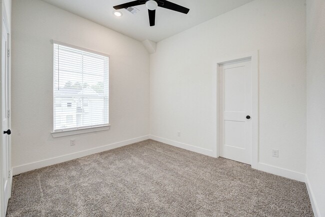 Building Photo - 132 Red Cascade Trl