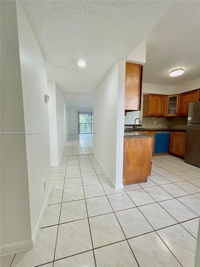 Building Photo - 2209 S Cypress Bend Dr