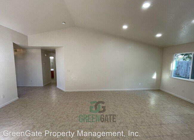Building Photo - 3 br, 2 bath House - 504 Blue Canyon Dr