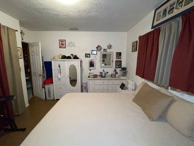 Building Photo - Great Studio home