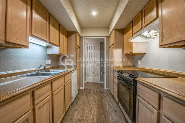 Building Photo - 5326 Kenosha Ave