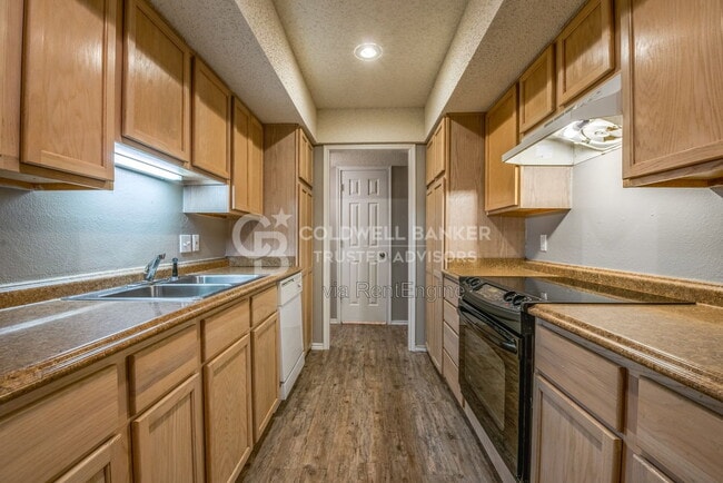Building Photo - 5332 Kenosha Ave