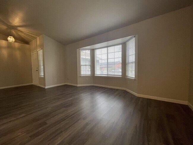 Building Photo - 13 Capshaw Ct