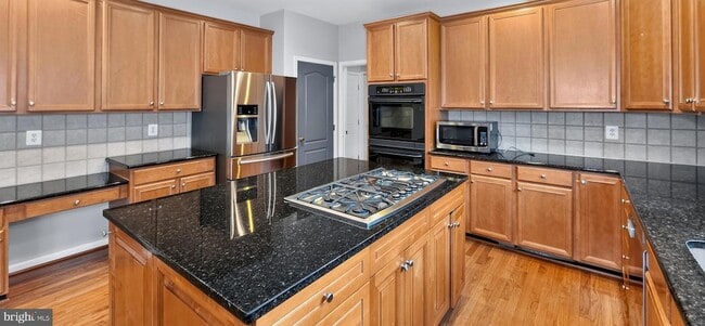 Building Photo - 6933 Sandy Creek Ct