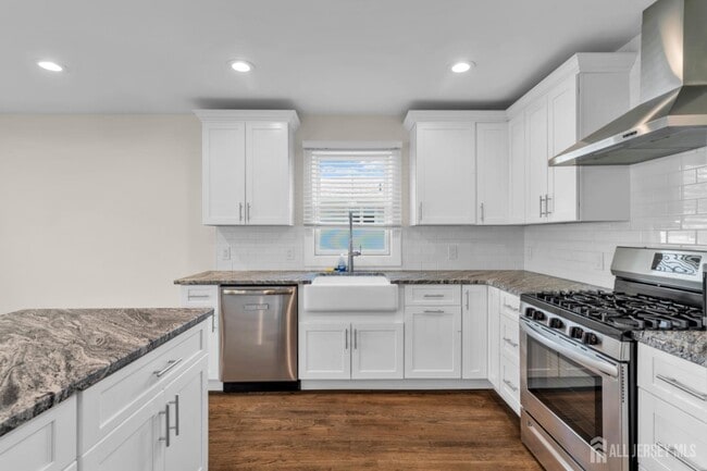 Building Photo - 36 Van Buren Ave