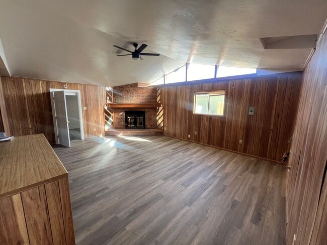 Building Photo - 5bedrooms 2bathrooms with CH/A