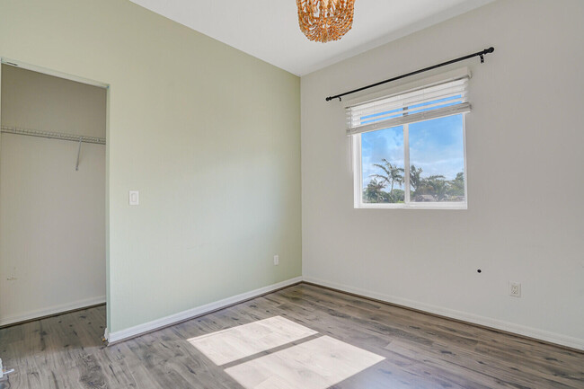 Building Photo - 1101 Vermilion Dr