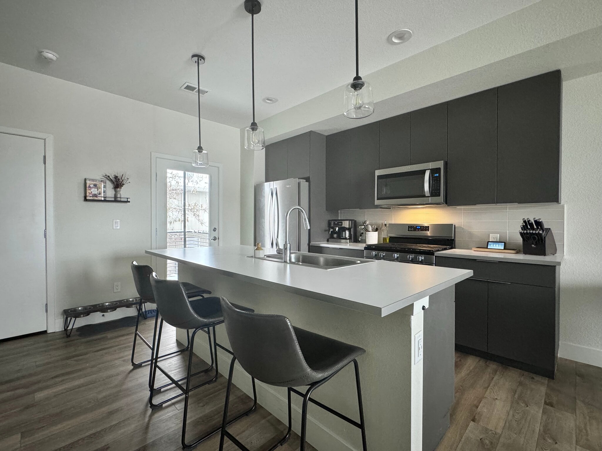 Building Photo - 1198 S Reed Way