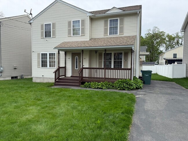 Building Photo - Three Bedroom, Single Family Home Located in Springfield's Pine Point Neighborhood!