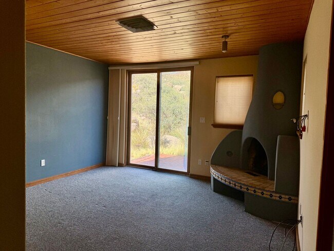 Building Photo - Sandia Heights Gem