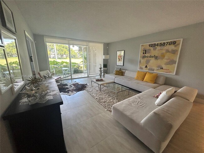 Building Photo - 4017 N Cypress Dr