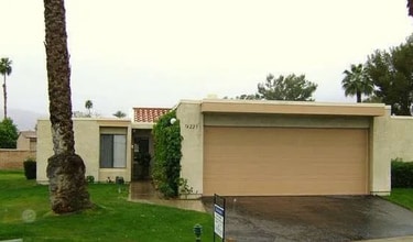 Building Photo - Tastefully Updated Single-Level Villa
