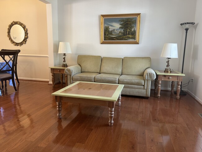 Building Photo - 930 Rainier Rd