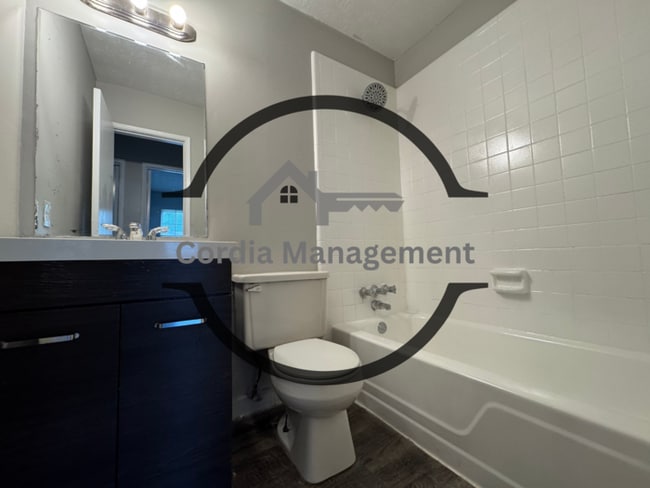 Building Photo - Fenced in 4 Bedroom 1.5 bathroom Home located in Jonesboro