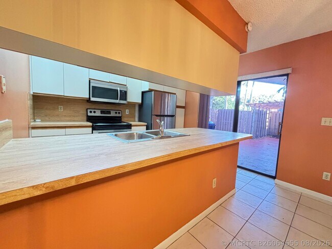 Building Photo - 1701 S Coral Terrace
