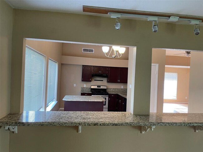 Building Photo - 1011 E Brompton Dr