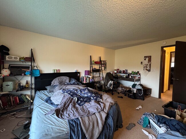 Building Photo - 2 Bedroom 1.5 Bath Townhouse near WWU and Fairhaven w/ Attached Garage