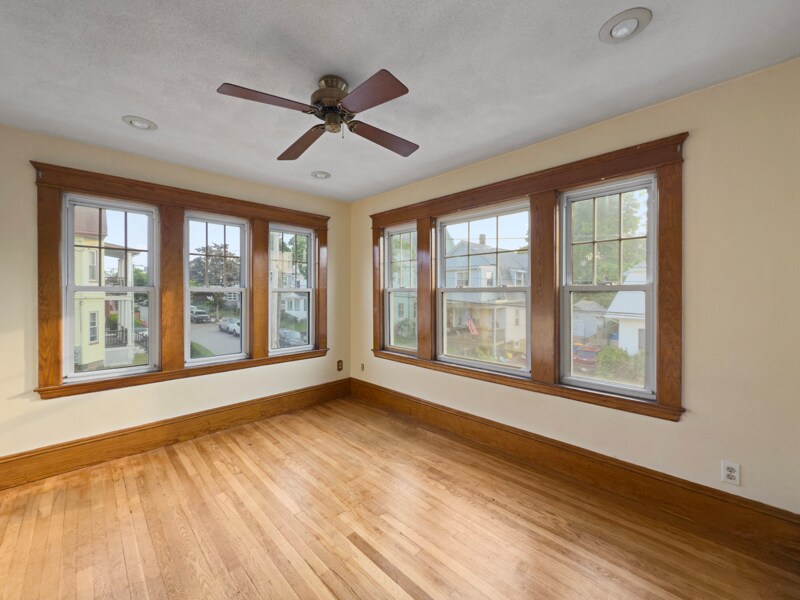 Building Photo - 71 Paine St