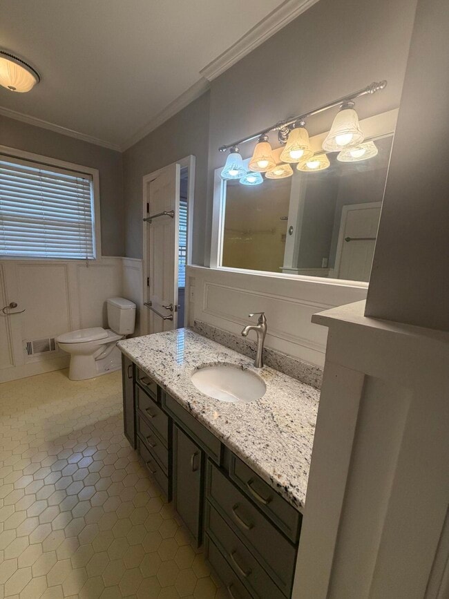 Building Photo - 115 Adams Ave