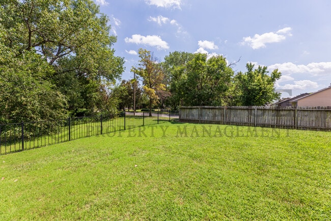 Building Photo - 6534 E 39th Ct N