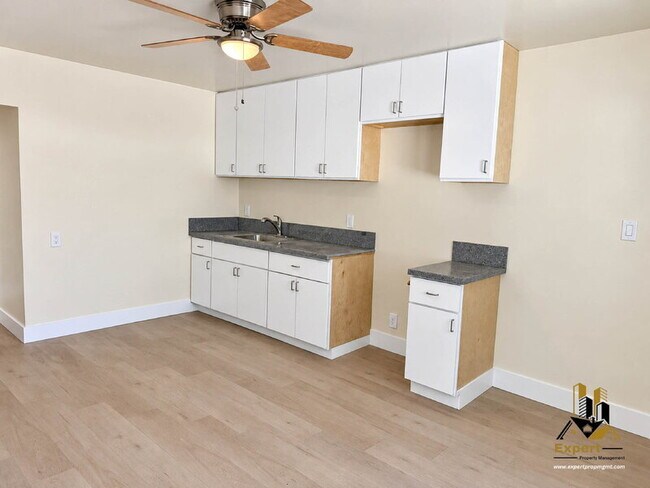 Building Photo - 414 6th St