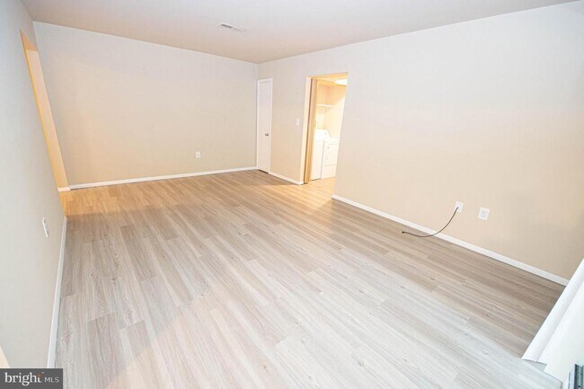 Building Photo - 800 College Ln