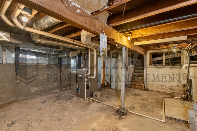 Building Photo - 410 S Estelle St