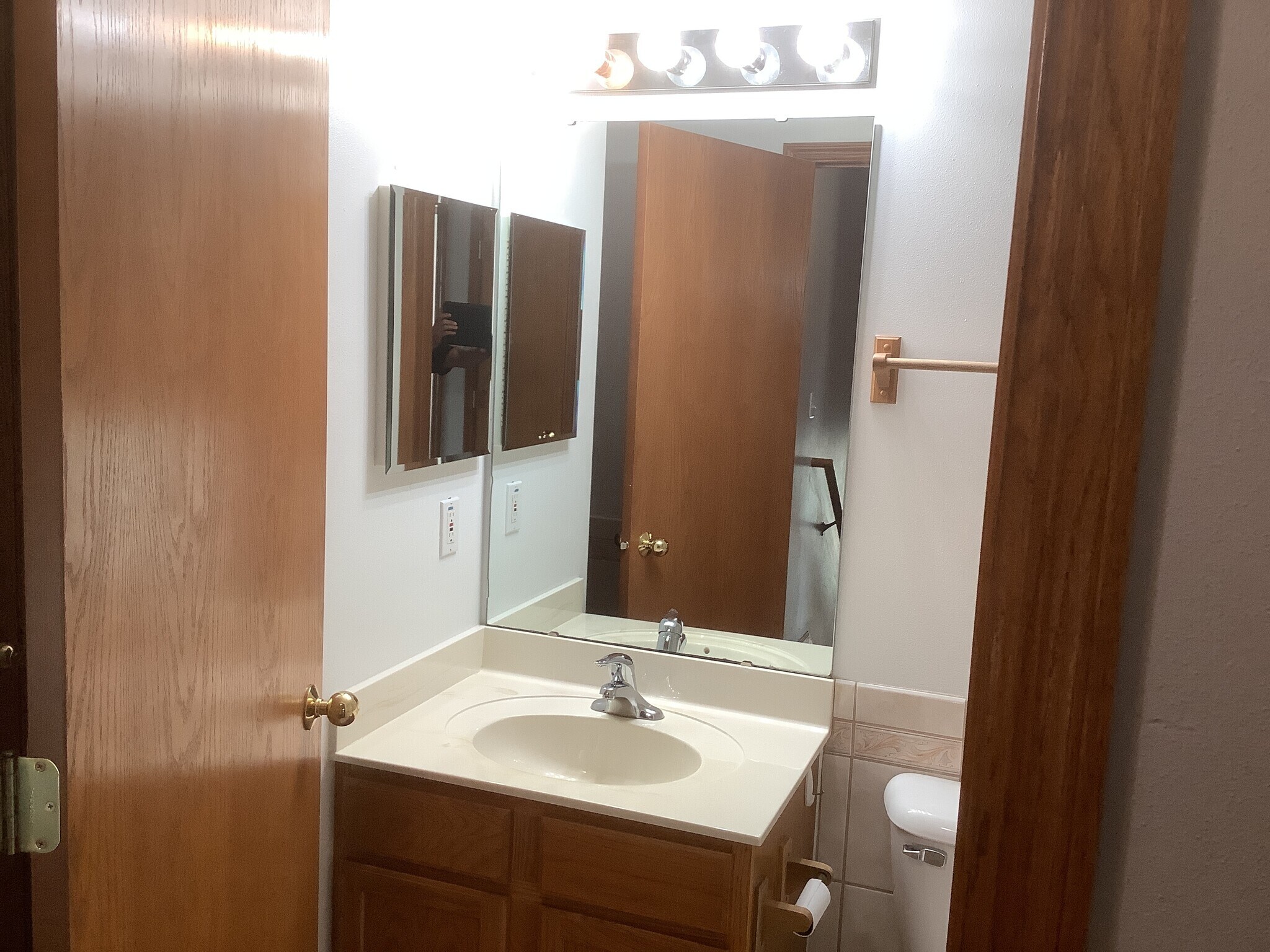 Building Photo - 1057 Kennedy Dr