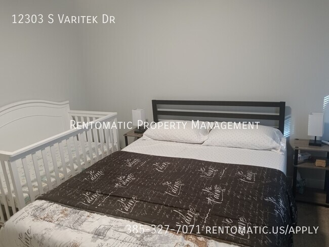 Building Photo - 12303 S Varitek Dr