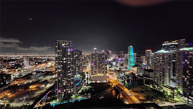 Building Photo - 88 SW 7th St