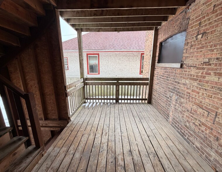 Building Photo - 2609 N Kostner Ave