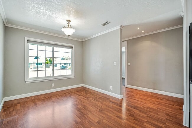 Building Photo - Charming 3BR/2BA Single Family Home for re...