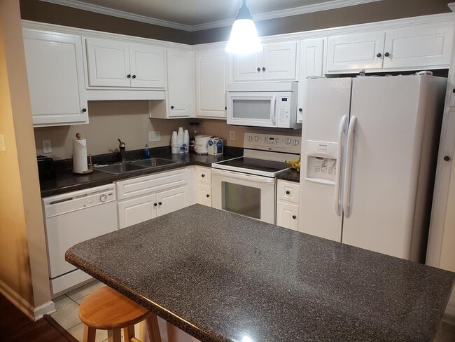 Building Photo - 142 Grove Landing Ct