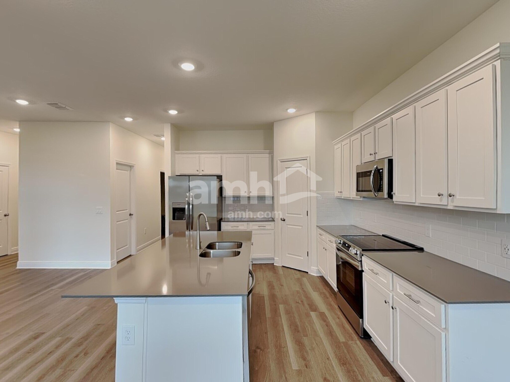 Building Photo - 6004 Pinewood Ests Dr