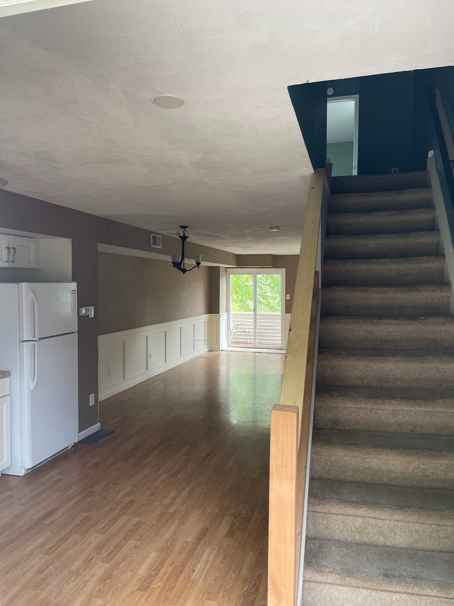 Building Photo - 2022 Valley Dr