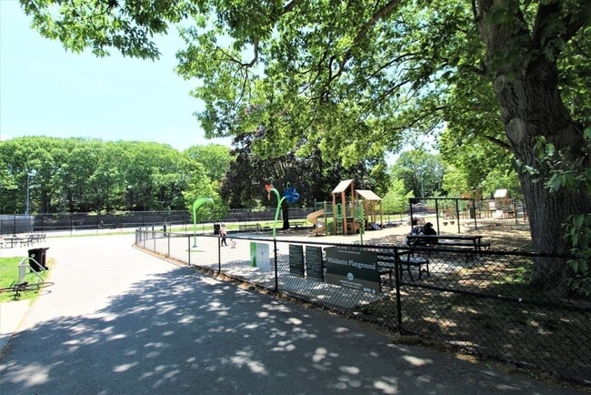 Building Photo - 1805 Beacon St