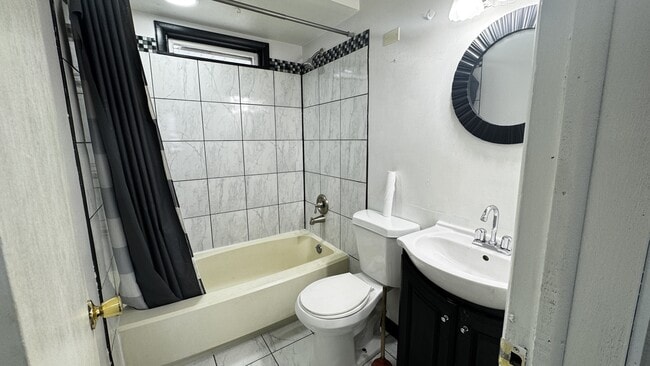 Building Photo - 3535 Robey Ave